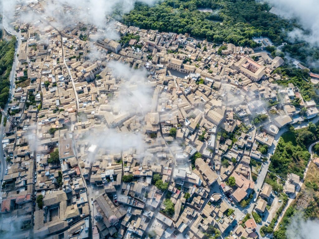 How War Transforms Cities: Changes in Urban Life & Infrastructure
