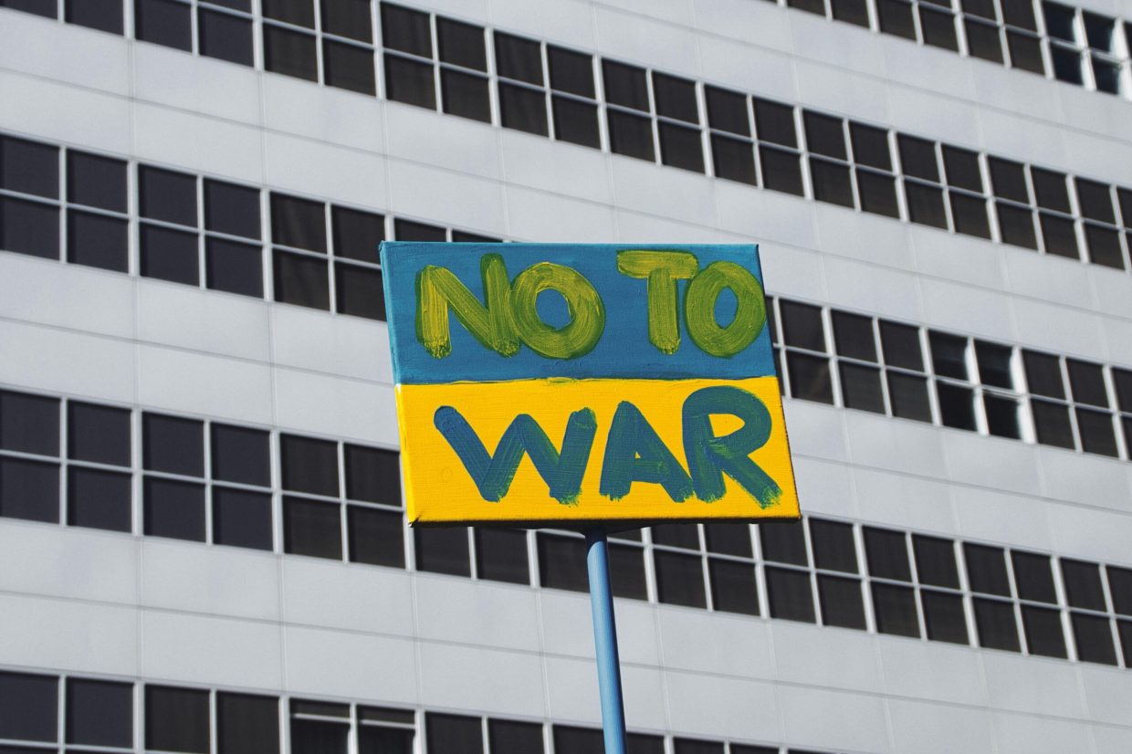 How Lobby Groups Shape Decisions on Going to War